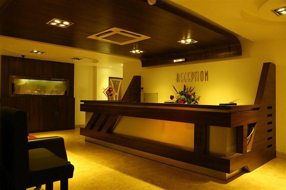 The Retreat Hotel Guduvancheri Bagian luar foto