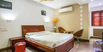 The Retreat Hotel Guduvancheri Bagian luar foto