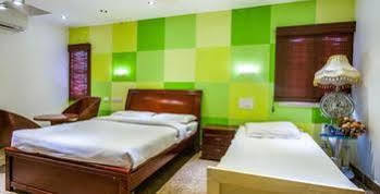 The Retreat Hotel Guduvancheri Bagian luar foto