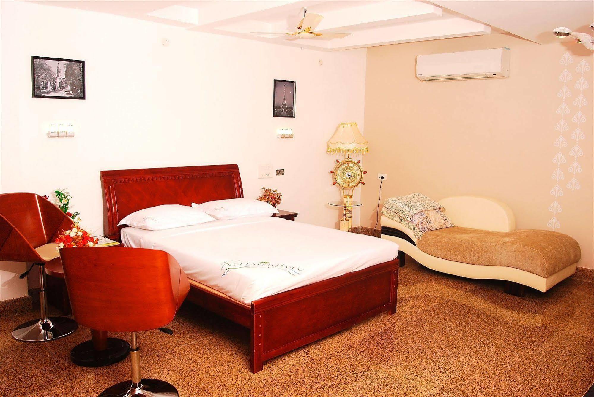 The Retreat Hotel Guduvancheri Bagian luar foto