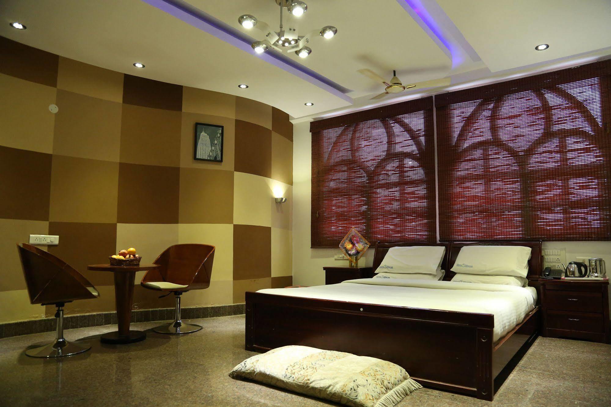 The Retreat Hotel Guduvancheri Bagian luar foto