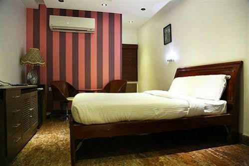The Retreat Hotel Guduvancheri Bagian luar foto