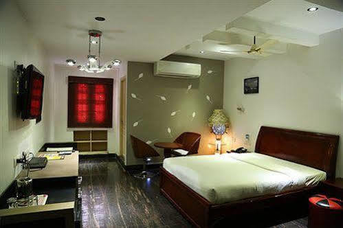 The Retreat Hotel Guduvancheri Bagian luar foto